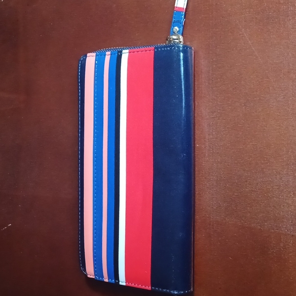 Kate Spade - Picture 3 of 7